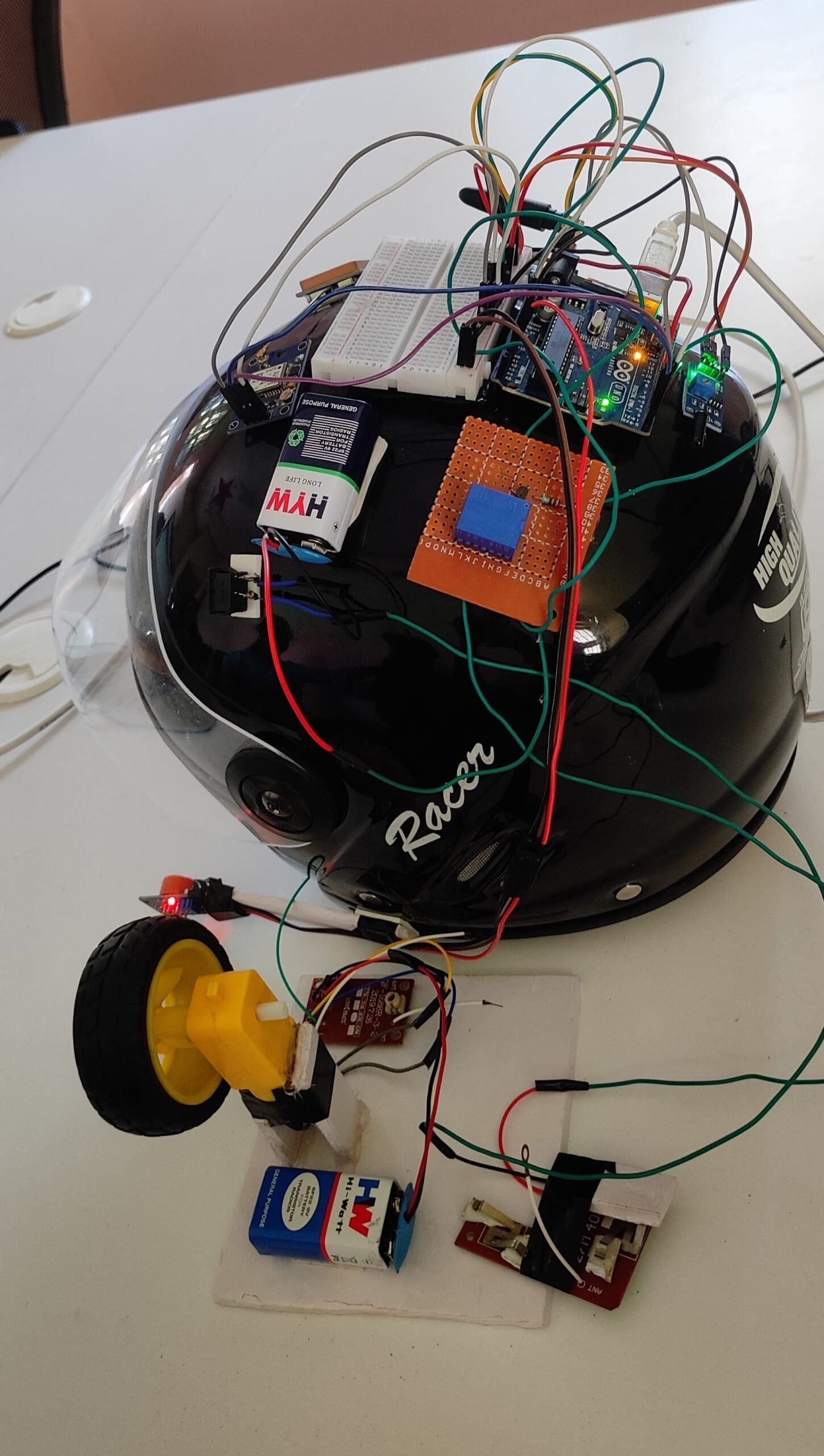 Smart helmet with integrated safety features